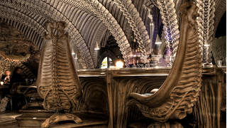 Illustration for article titled The Giger Bar, where you can sip a beer in the queen alien's womb